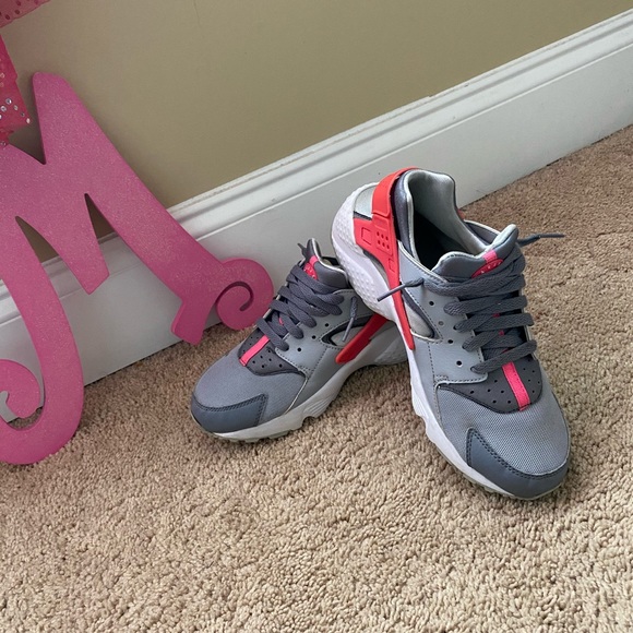 pink and gray huaraches